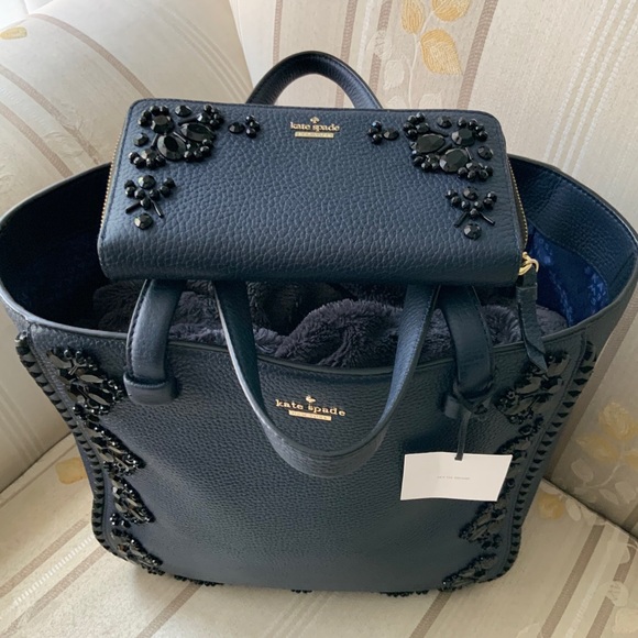 ♠️kate spade Lg Leather Tote w/ wallet♠️. EUC - Picture 2 of 10